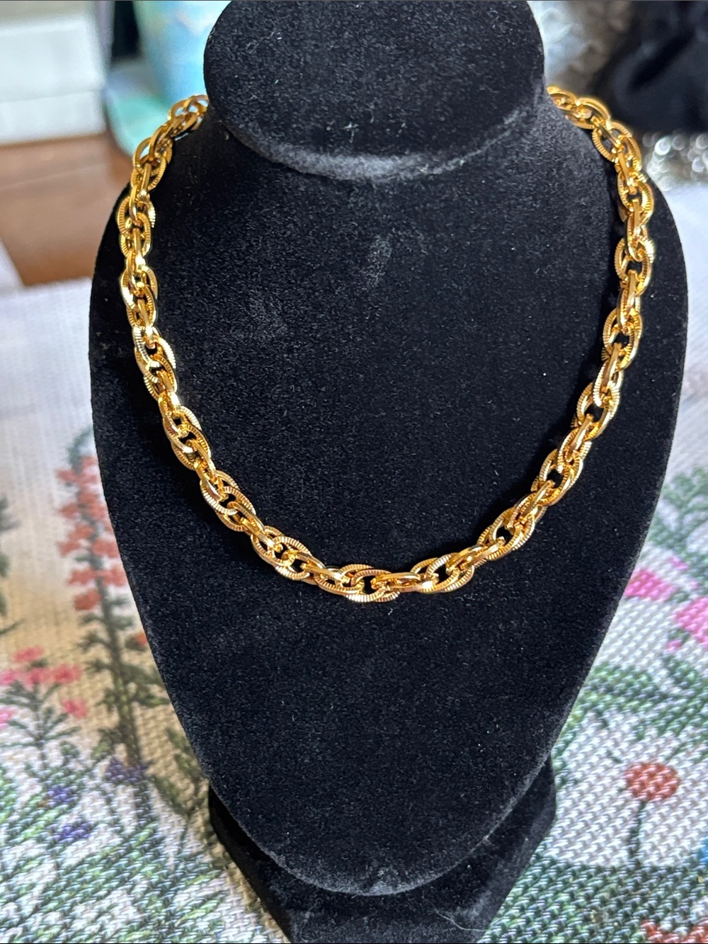 Beautiful Gold Tone Rope Twist Necklace - Women Jewelry